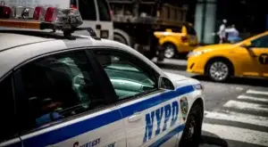 Persiguen conductor atropelló policía en el Alto Manhattan