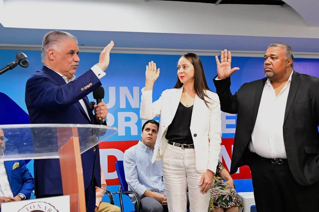 Miguel Vargas juramenta diputada Yari Encarnación; será candidata a senadora por San José de Ocoa