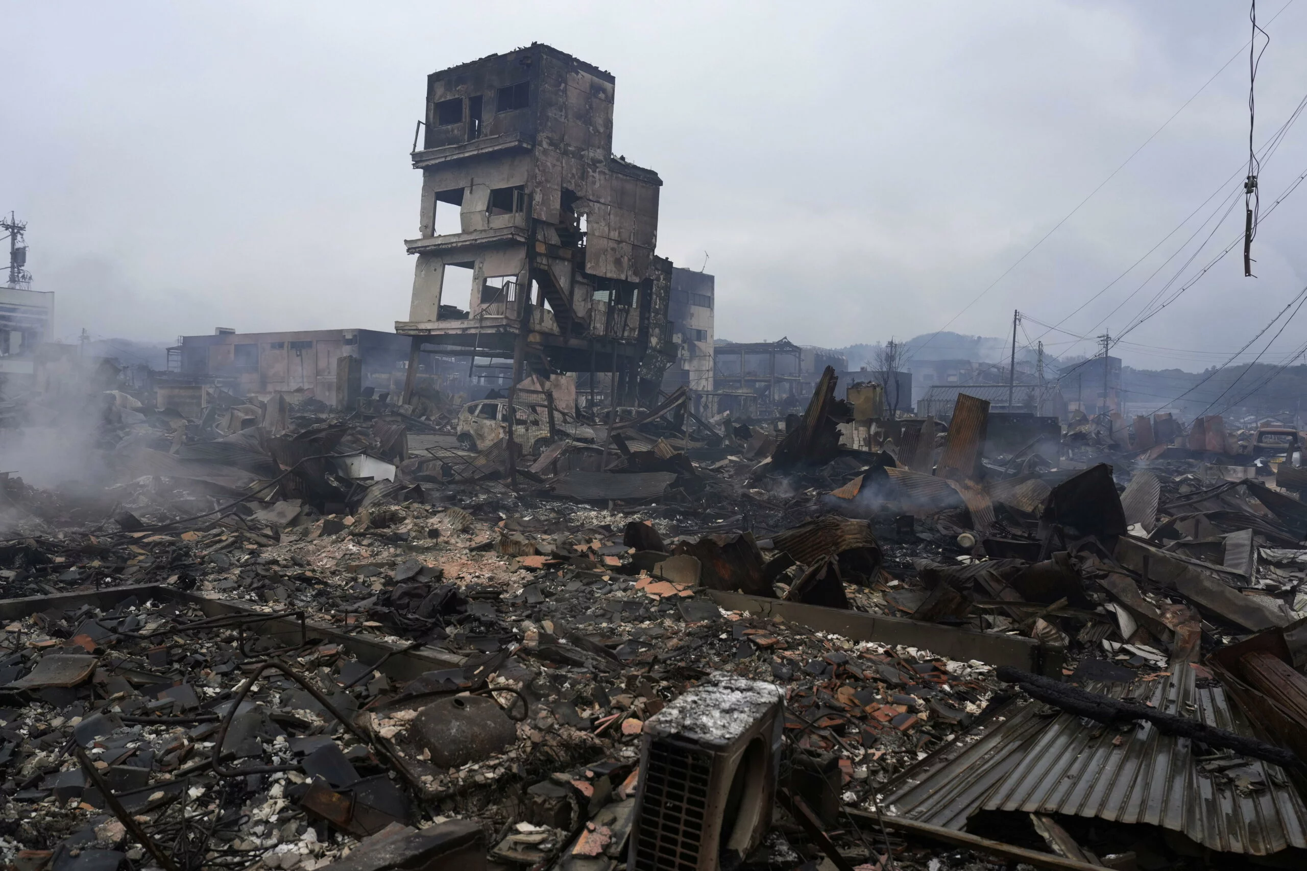 Elevan a 73 los muertos tras el terremoto en el oeste de Japón