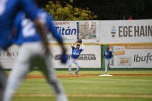 Gustavo Núñez hace el último out.