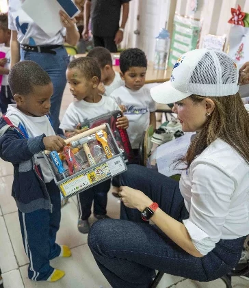 Voluntariado Banreservas ilumina El Dique