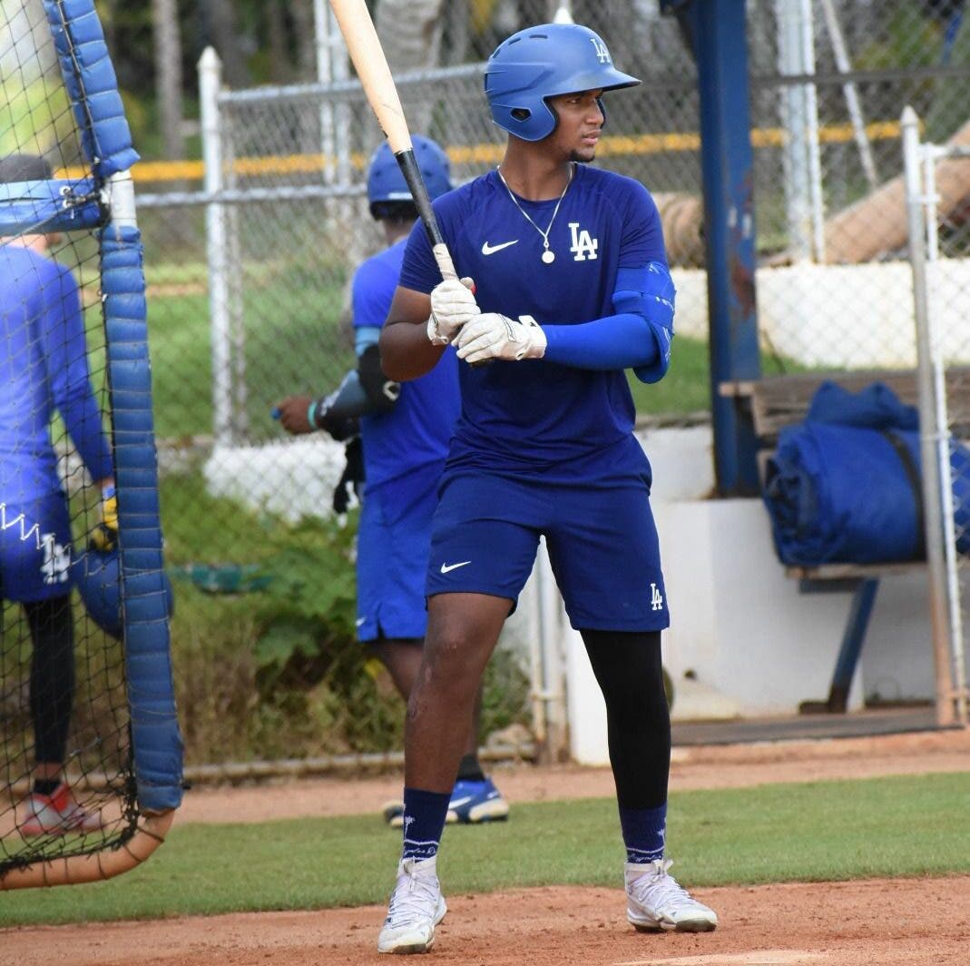 Una promesa del béisbol internacional, Rafy Peguero, se prepara para firmar un contrato en enero de 2024