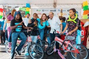 Cientos de familias intercambian plásticos por juguetes este Día de Reyes