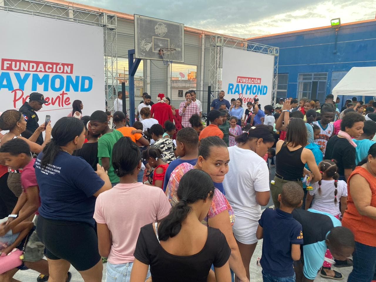 Fundación entrega juguetes a niños de Cristo Rey