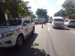 Cuatro niños resultan afectados tras impactar patana con un vehículo de transporte escolar