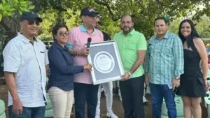 Entregan reconocimiento a Fernandito Villalona, «El Gran Mayimbe»