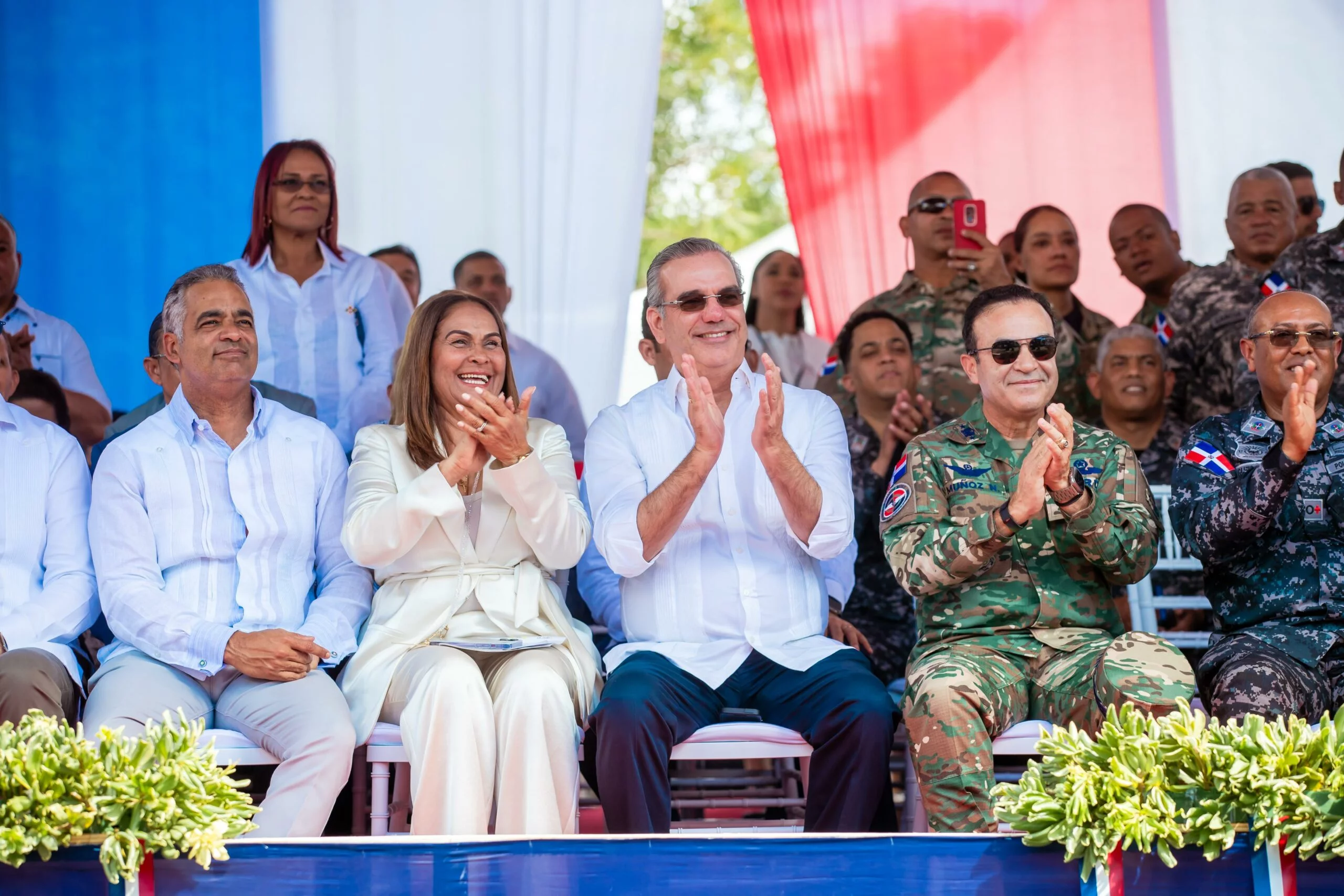 Abinader encabeza desfile cívico, militar y policial por 211 aniversario del natalicio de Juan Pablo Duarte