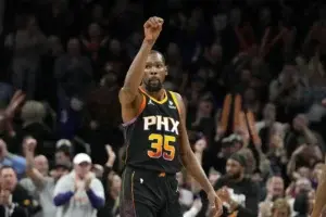 Suns derrotan a los Kings con tiros libres de Durant