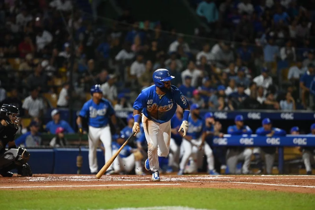 Licey aplasta a Estrellas y consolida segundo lugar