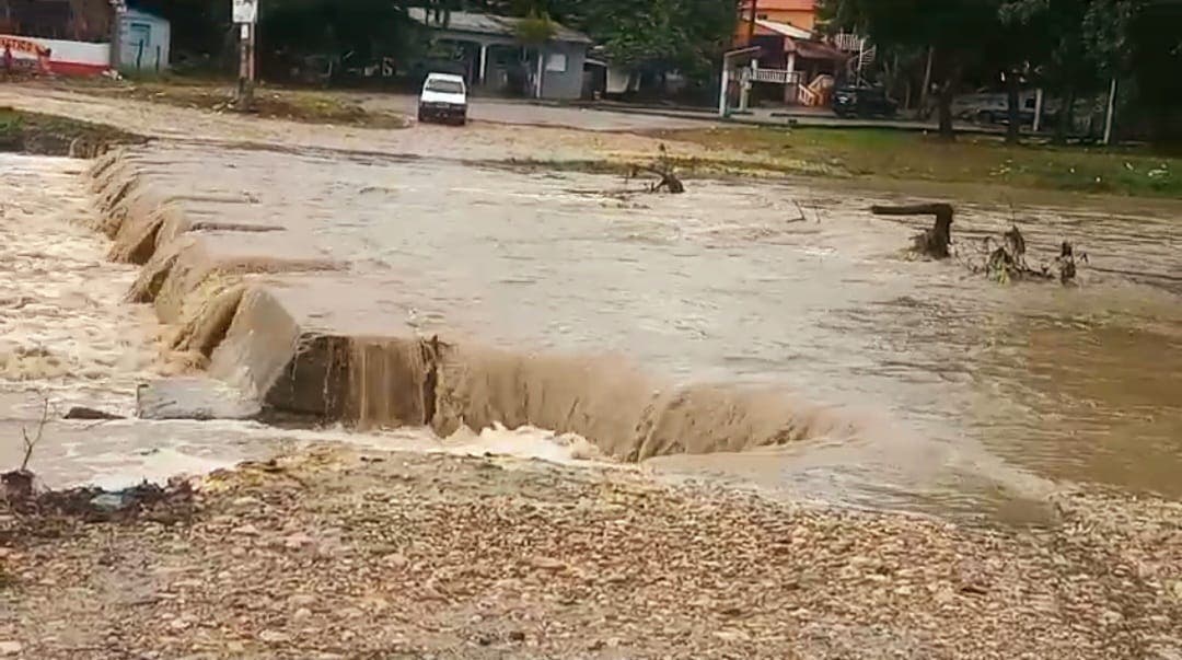 Huracán Beryl: Autoridades realizan evacuaciones preventivas y obligatorias en Barahona y Pedernales