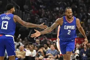 Leonard alcanza los 13.000 puntos en su carrera y Clippers vencen a Miami