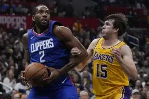 El segundo triple-doble de Leonard lidera a los Clippers sobre los Lakers