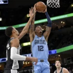 Morant anota 26 y Memphis supera a San Antonio