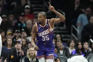 Durant anota 40 puntos y los Suns vencen a los Pacers para su quinta victoria consecutiva