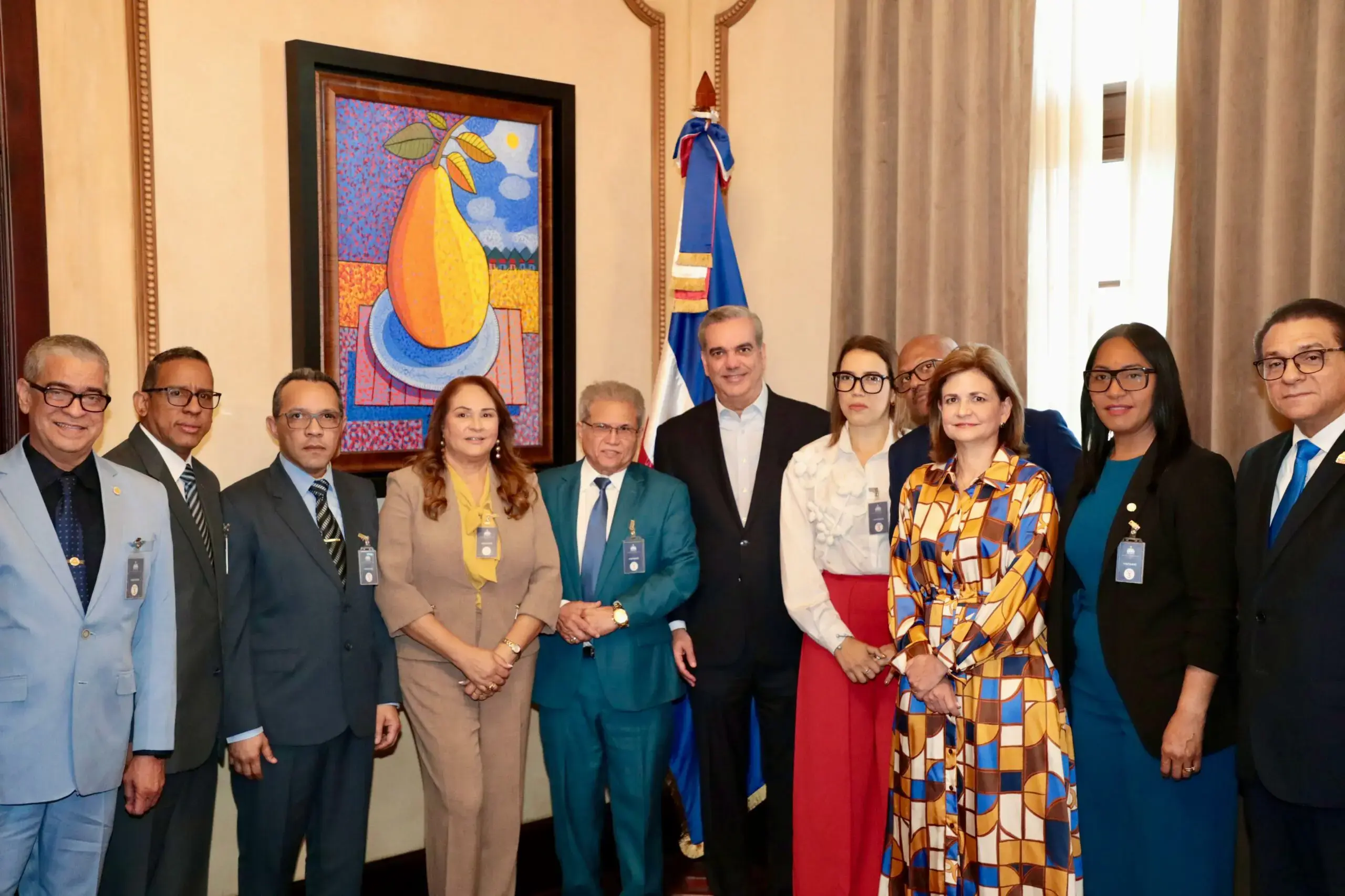Abinader se reúne en el Palacio Nacional con comisión del Colegio Médico