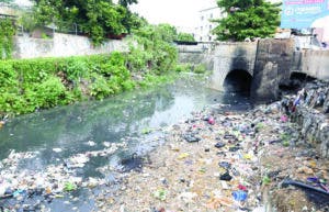 La basura y desagüe lideran reclamo en  Santo Domingo Oeste