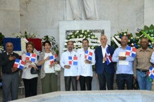 Efemérides Patrias le rinde homenaje al coronel Caamaño en el 51 aniversario de su muerte