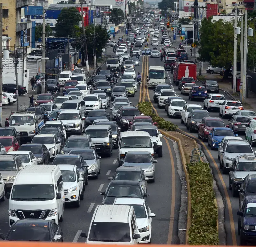 Los kilométricos tapones viales son un fastidio para ciudadanía