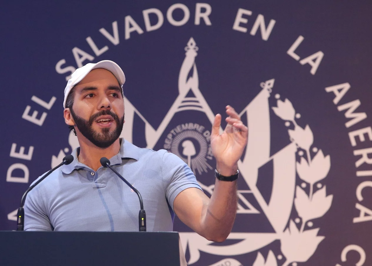 Nayib Bukele se autoproclama ganador “con más del 85 % de los votos