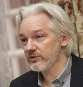 Assange trata su recurso final en corte