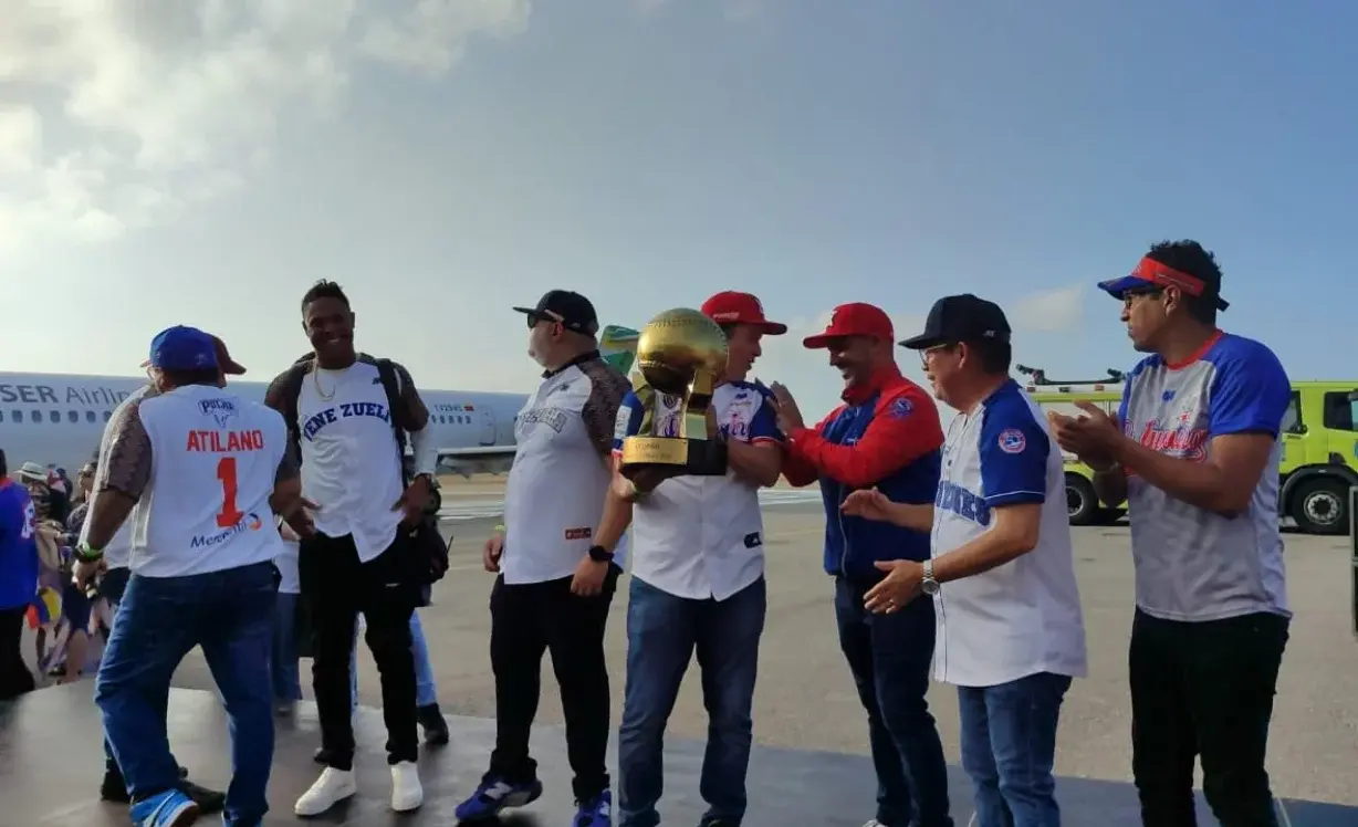 ¡La Guaira de fiesta! Tiburones goza corona