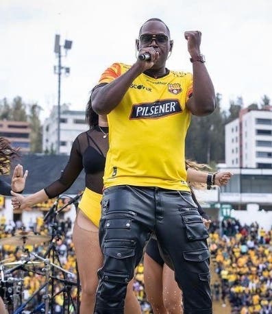 Magic Juan logra aceptación en un concurrido concierto en Ecuador