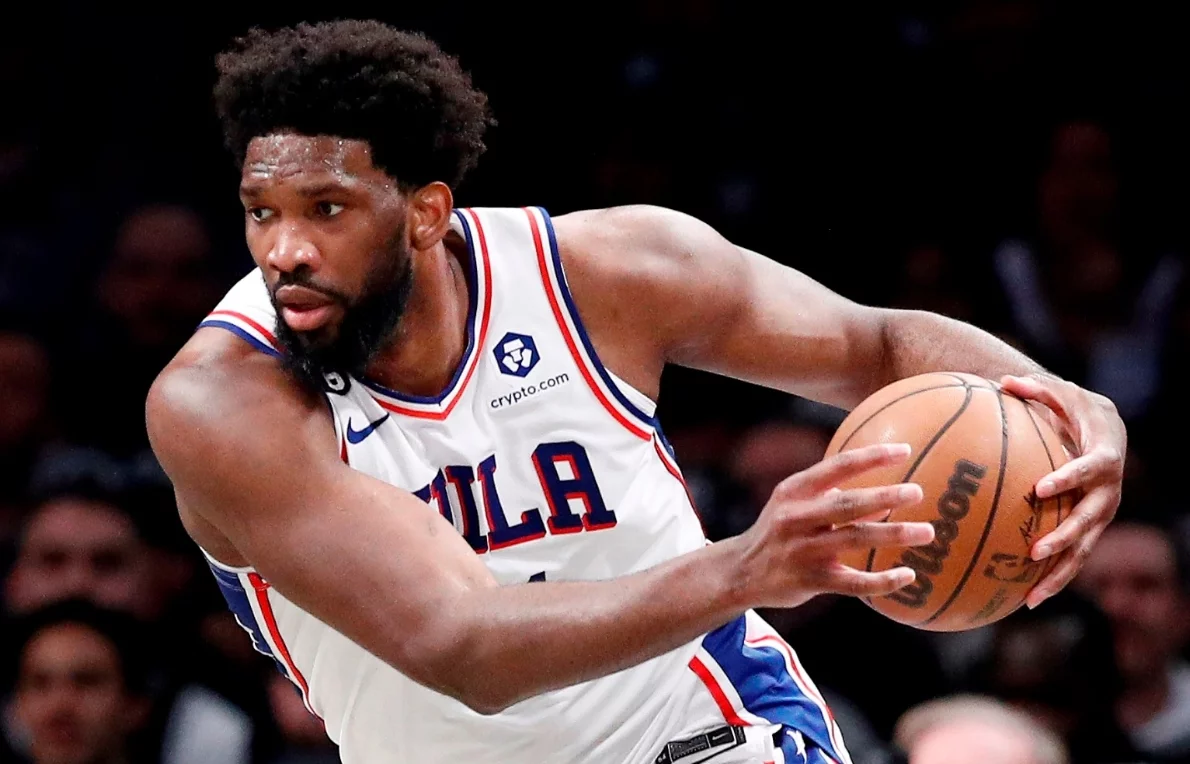 Filadelfia espera a Embiid para playoffs