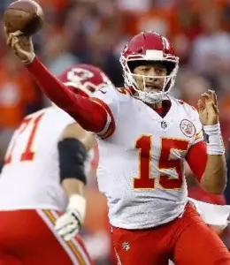 Debate sobre si Mahomes  está muy cerca de superar a Brady