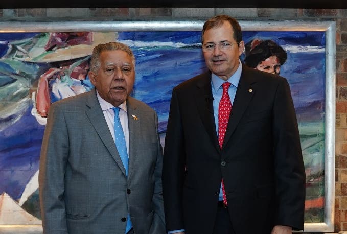 BHD reconoce a embajador Juan Bolívar Díaz en Fitur