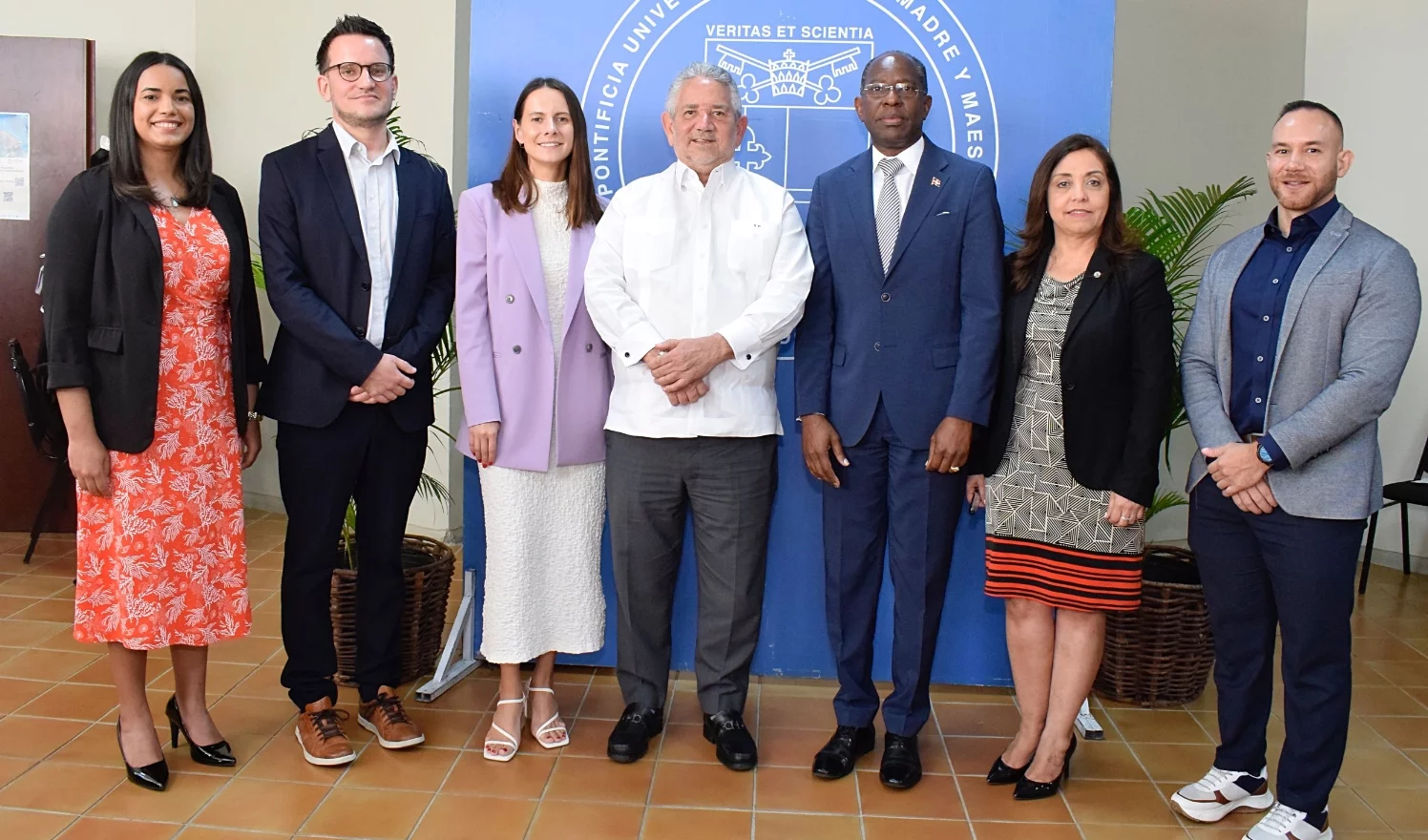 Ana Nicolle Javier, Peter Summer, Janna Krenz, Roberto Henríquez, Carlos Peguero, Ina Percival y Jean Carlos Castillo. Ana Nicolle Javier, Peter Summer, Janna Krenz, Roberto Henríquez, Carlos Peguero, Ina Percival y Jean Carlos Castillo.