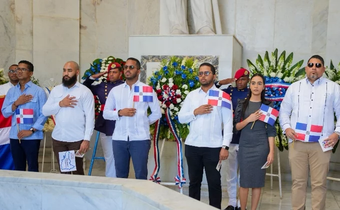 Ministerio de la Juventud honra  padres de la patria