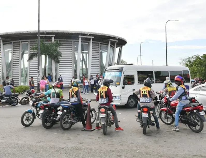 Los dominicanos prefieren el motoconcho a la construcción o agricultura, afirma economista