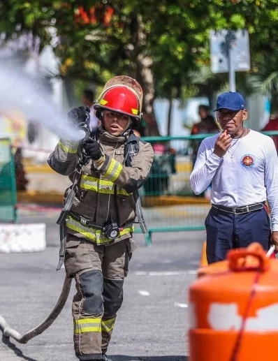 Bomberos recibirán sueldo de RD$15 mil