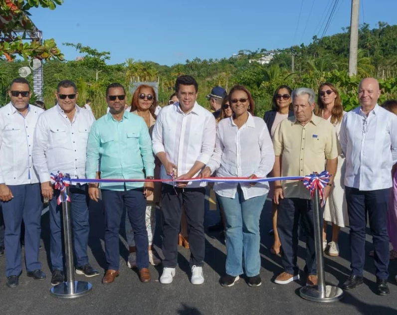 David Collado entrega obras viales en Las Terrenas