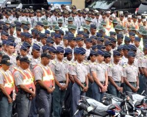 Poder Ejecutivo asciende 7,800 agentes policía