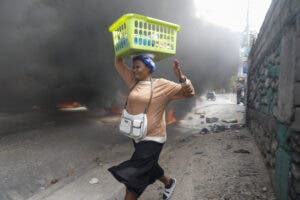 Puerto Príncipe, paralizada tras varios días de violencia en el centro de la capital