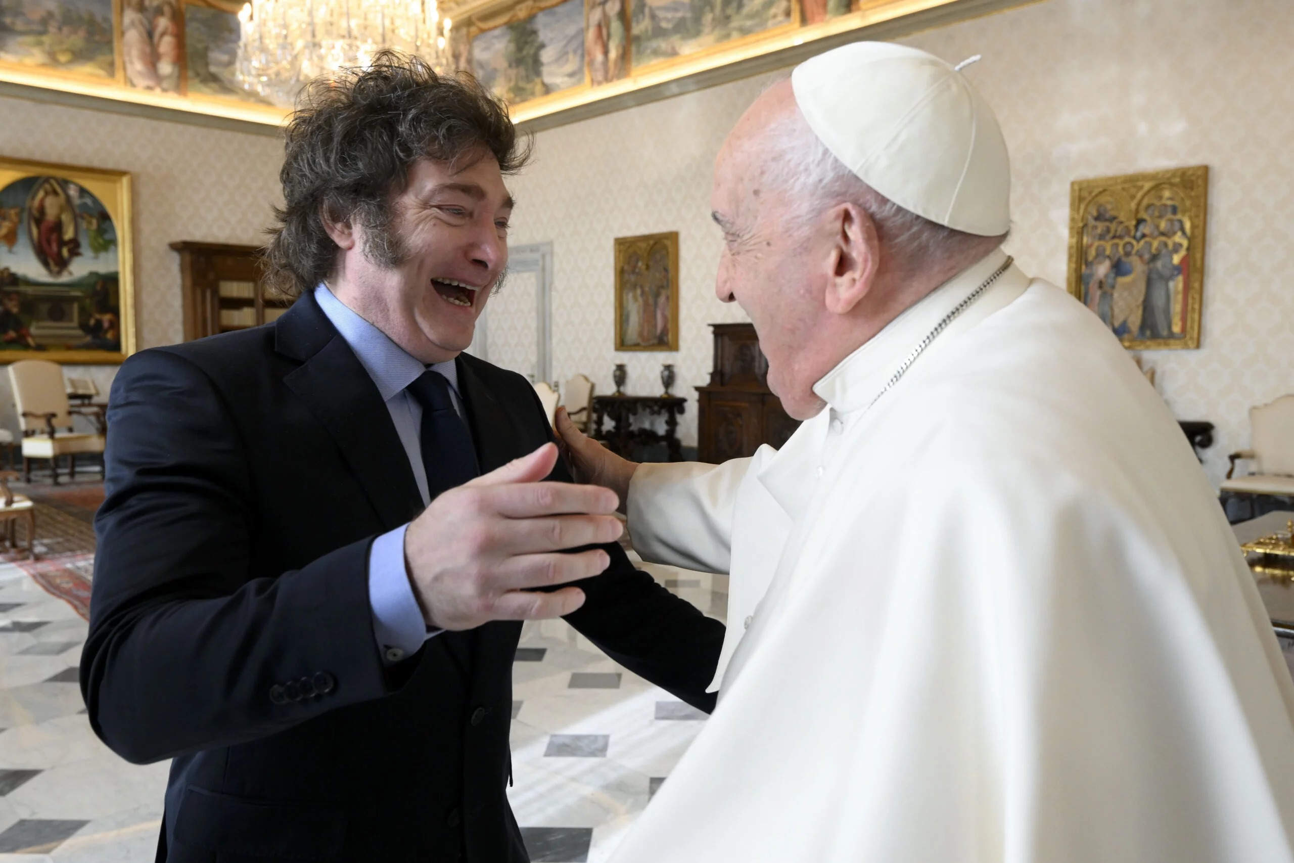 Tras su abrazo, el papa y Milei se reúnen entre rumores sobre un viaje de Francisco a Argentina