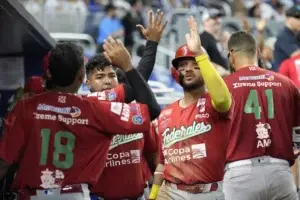 Ricardo Céspedes batea de 4-3 y Panamá golpea a Nicaragua para mantener invicto en la Serie del Caribe