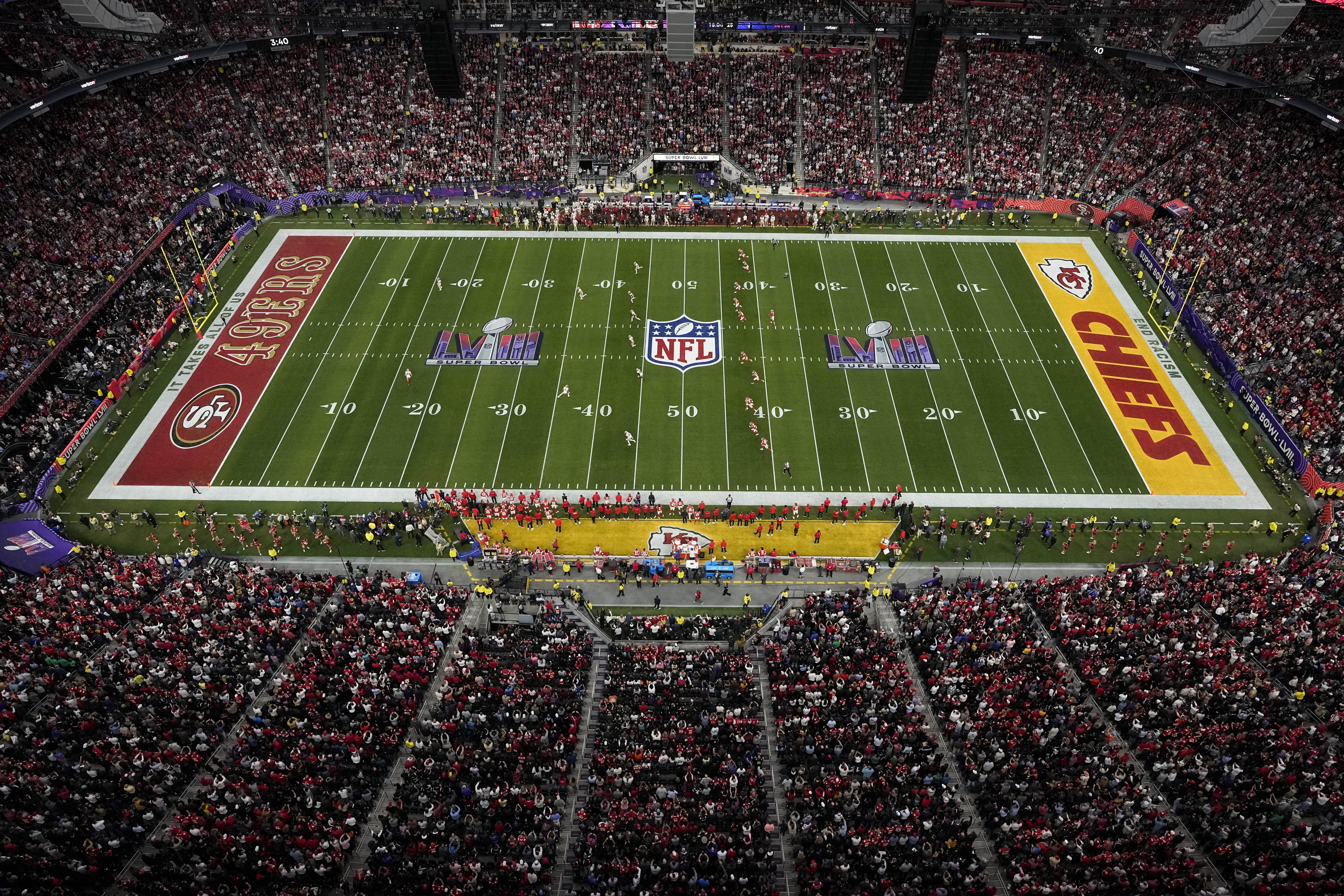Super Bowl: Los fans de Chiefs y 49ers tiñen de rojo el Allegiant Stadium de Las Vegas