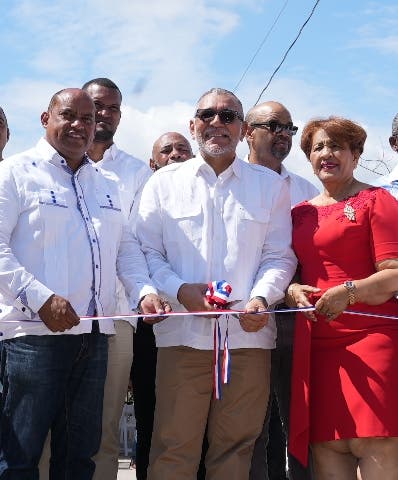 Pequeña comunidad recibe energía