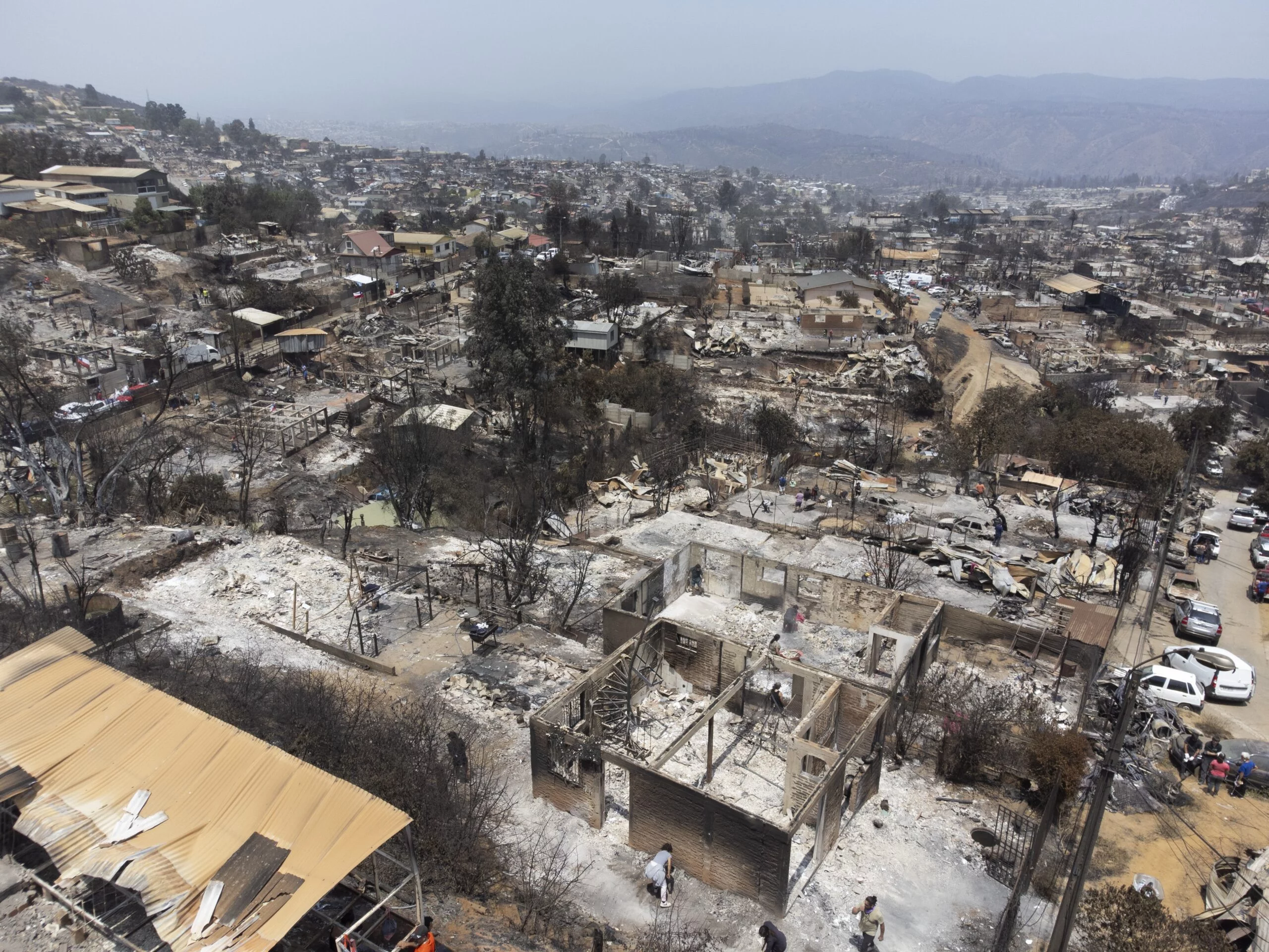 Chile: Suben a 99 los muertos en los devastadores incendios de Valparaíso