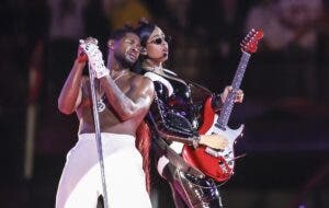 Usher, ‘el Rey’ del R&B, homenajeó Michael Jackson durante su espectáculo en el Super Bowl