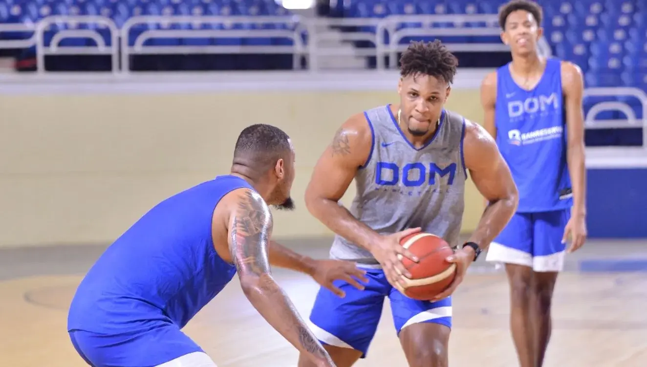 Luis Santos se une a los entrenamientos del equipo nacional de baloncesto