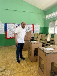 Votación transcurre en orden en Santo Domingo Norte