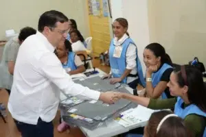 Sanz Lovatón destaca la forma cívica de los dominicanos ejercer el derecho al voto