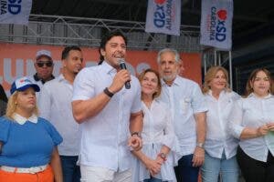 Raymond Junior presenta plataforma “Voluntarios con Carolina”