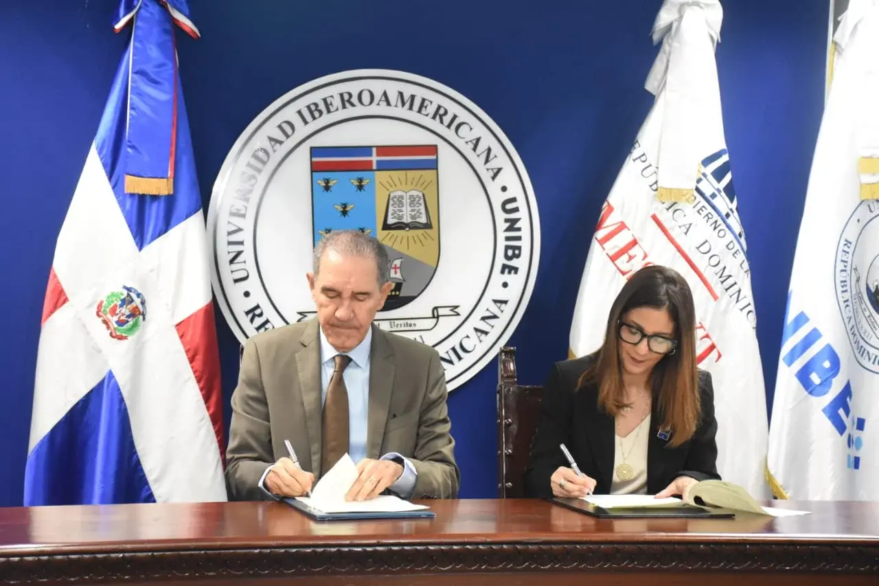 MESCYT y UNIBE suscriben convenio de colaboración para impartir doctorado en salud