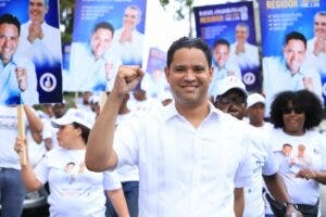 Amador Figaris llama a los capitaleños “llenar las urnas por amor a Santo Domingo”