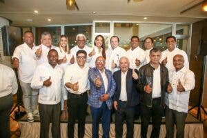 Paliza y Pacheco se reúnen con los 14 alcaldes electos del Gran Santo Domingo