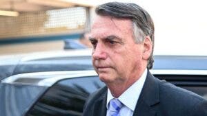 La justicia de Brasil retira el pasaporte a Bolsonaro en una amplia operación policial contra él y militares cercanos por «intento de golpe de Estado»